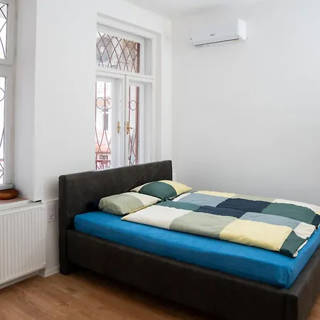 Apartment Brhomes Synagogue