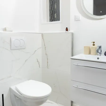 Brhomes Synagogue Apartment